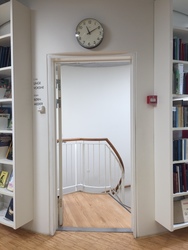 Mosaikken - 1. Bibliotek - via hovedindgang