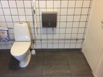 Off. toilet ved Fedt Mikkels Gang