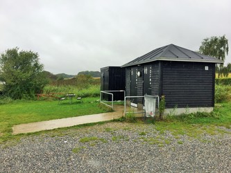 Off. toilet ved stranden i Rodskov