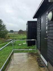 Off. toilet ved stranden i Rodskov