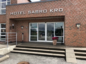 Montra Hotel Sabro Kro -   Værelserne nr. 102 og 104 (handicapvenlige) og standard