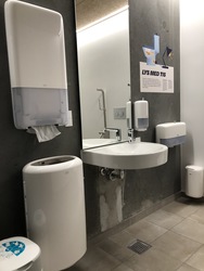 Naturkraft - Toilet i stueplan i udstillingen