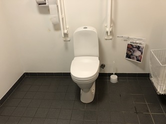 Lyngehallerne - Toilet i nedre niveau