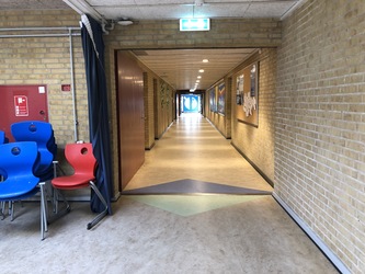 Kratbjergskolen afd Ravnsholt -  Hovedbygningen