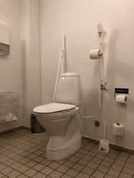 Naturama - Toilet i kælderetagen