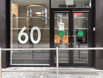 Fodterapi Øbro - Adgang via hovedindgangen