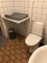 Ree Park - Ebeltoft Safari - Toilet ved butikken/Deadwood området